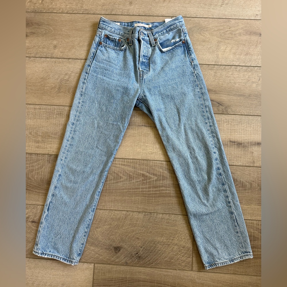 Levi’s Wedgie Straight Jeans. Size 25